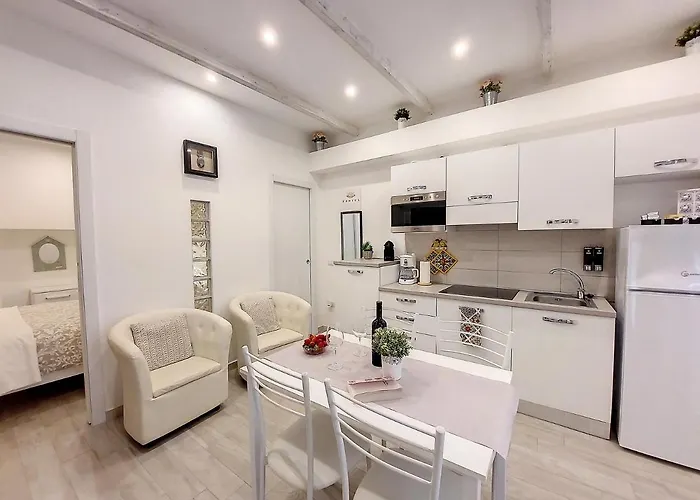 Апартаменты Protea House Альгеро